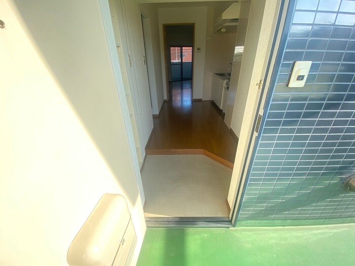 物件内観写真18　(玄関)