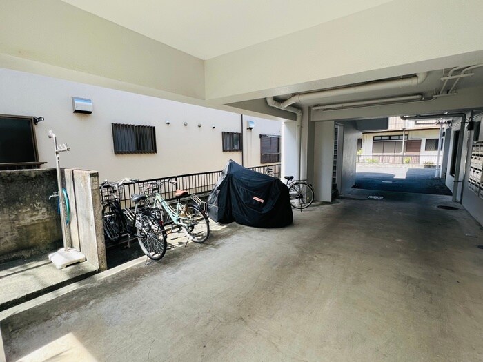 物件外観写真6　(駐輪場)