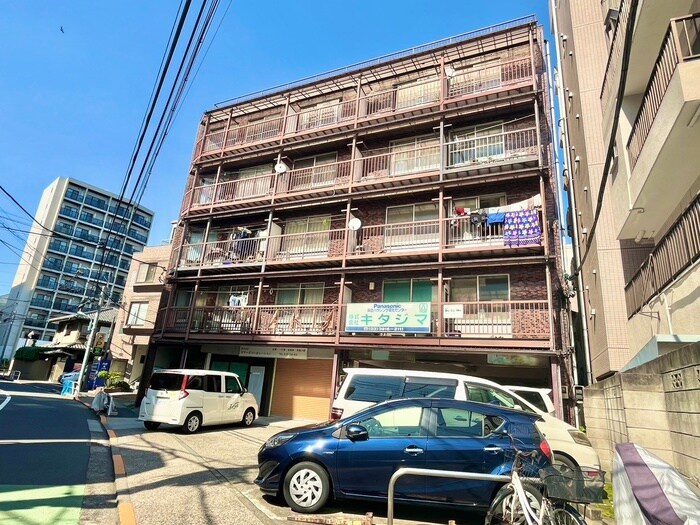 北島マンションの駐車場