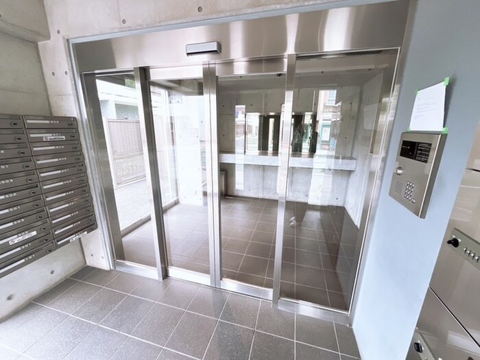 物件外観写真2　(エントランス部分)