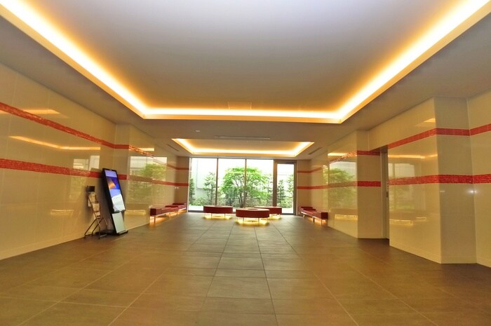 物件外観写真4　(エントランス部分)