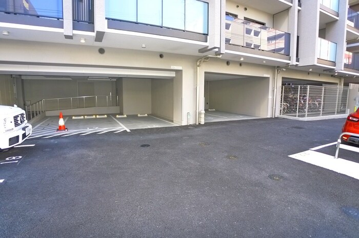 物件外観写真4　(駐車場)