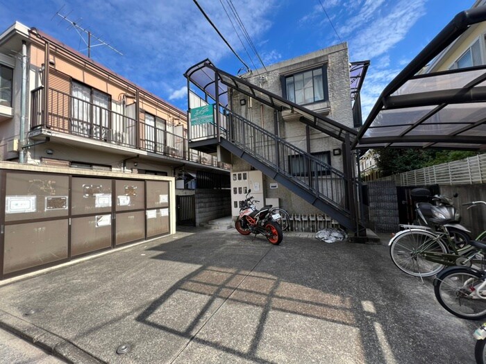 物件外観写真5　(エントランス部分)