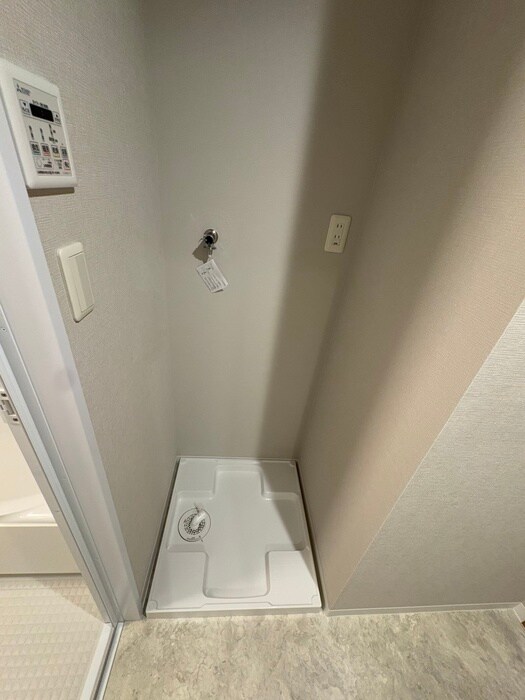 物件内観写真16　(洗濯機置場)