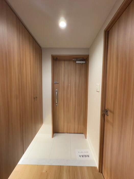 物件内観写真18　(玄関)