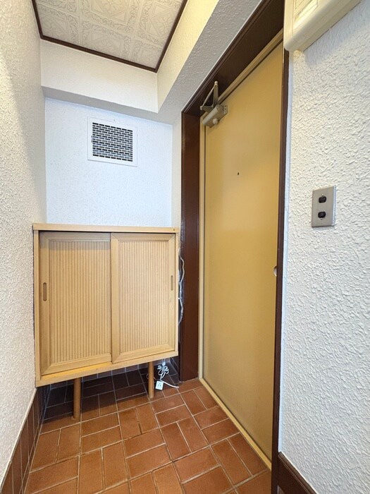 物件内観写真7　(玄関)