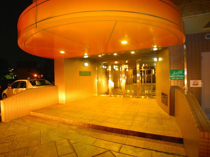 物件外観写真3　(エントランス部分)