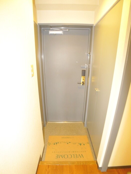 物件内観写真16　(玄関)