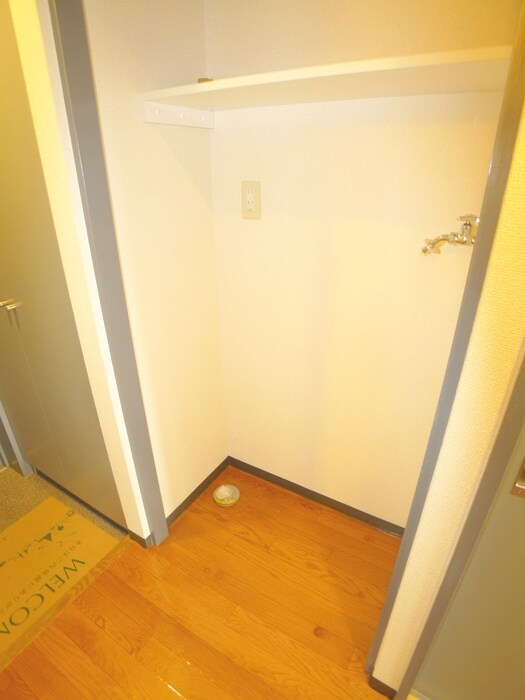 物件内観写真20　(洗濯機置場)