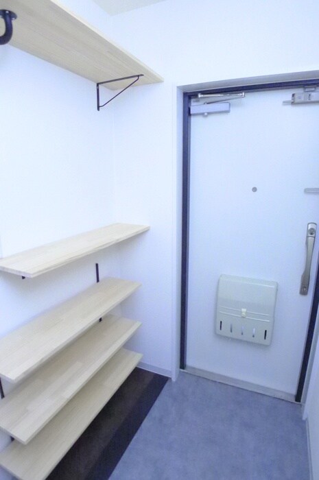 物件内観写真6　(玄関)