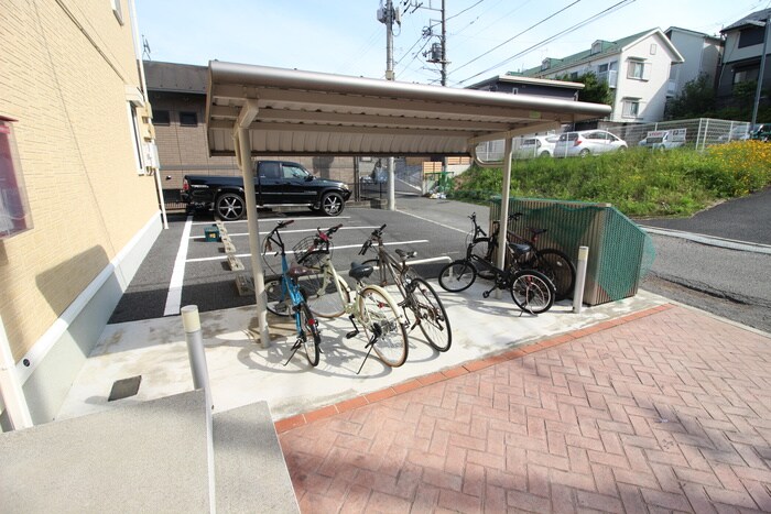 物件外観写真3　(駐輪場)