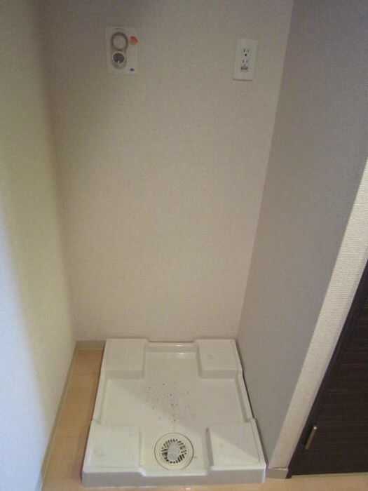 物件内観写真18　(洗濯機置場)