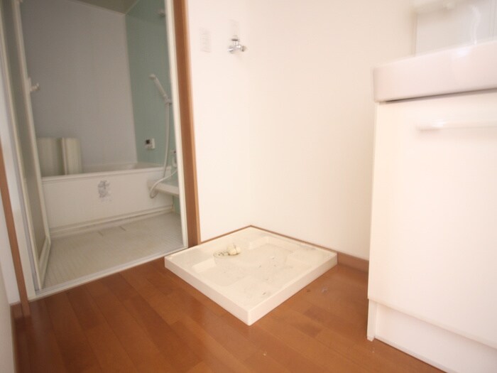 物件内観写真10　(洗濯機置場)