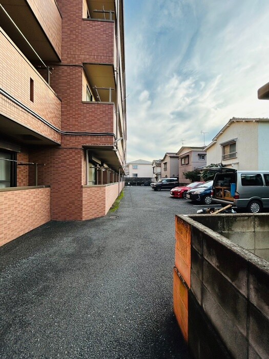 物件外観写真3　(駐車場)