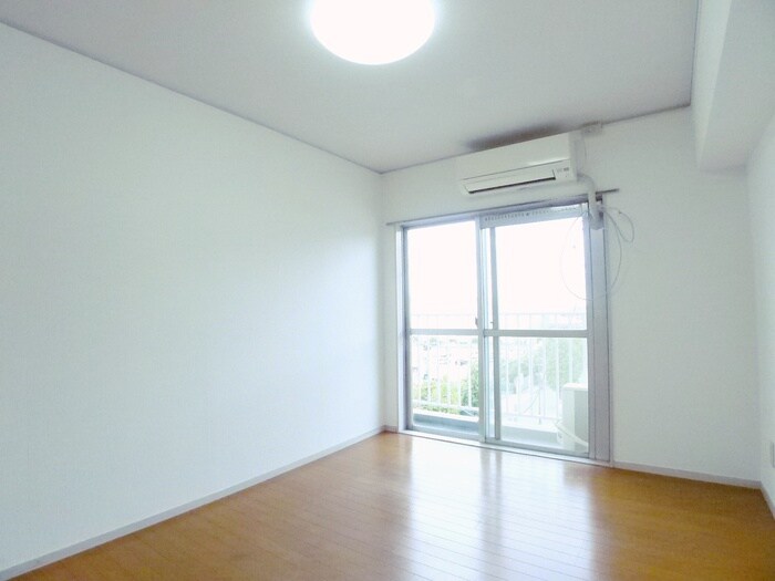 物件内観写真5　(室内からの展望)