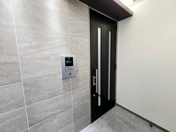 物件外観写真4　(エントランス部分)