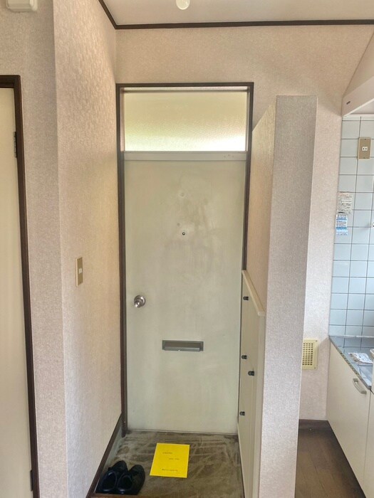 物件内観写真4　(玄関)