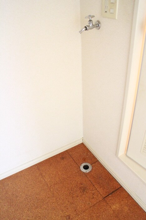 物件内観写真13　(洗濯機置場)