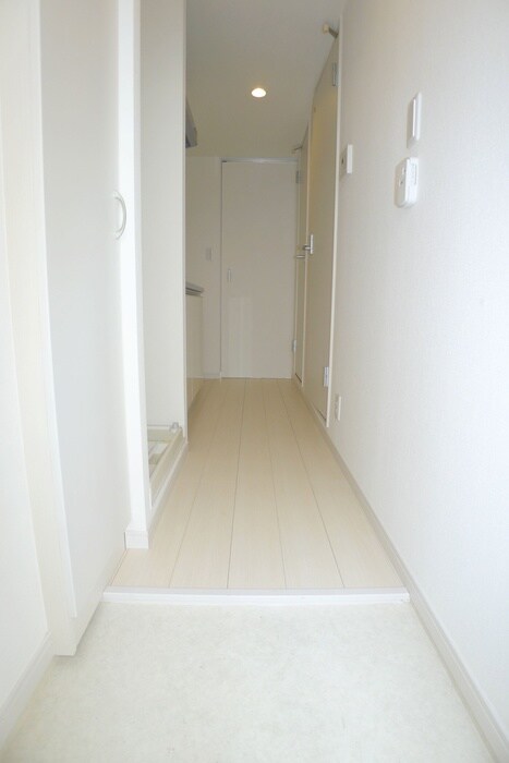 物件内観写真7　(玄関)