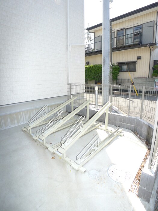 物件外観写真5　(駐輪場)