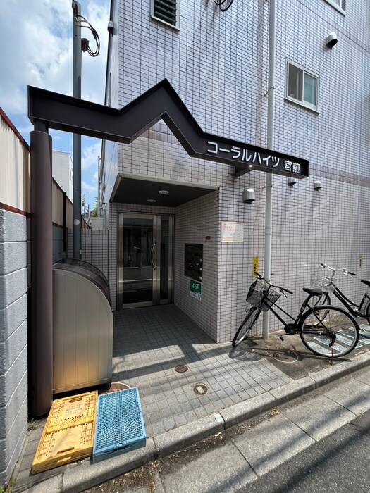 物件外観写真3　(エントランス部分)