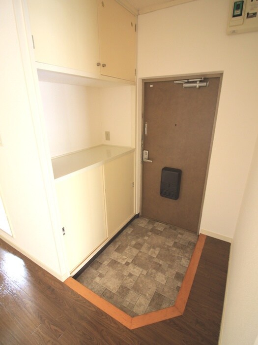 物件内観写真4　(玄関)