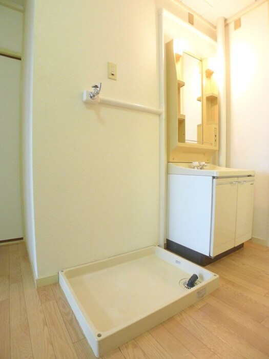 物件内観写真12　(洗濯機置場)