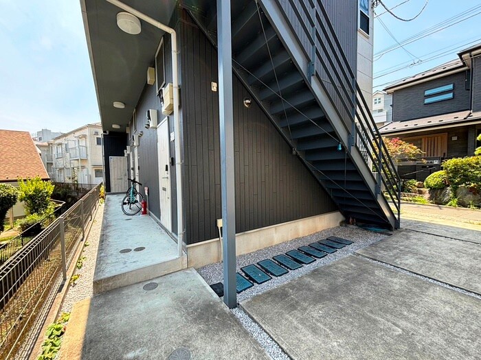 物件外観写真5　(エントランス部分)