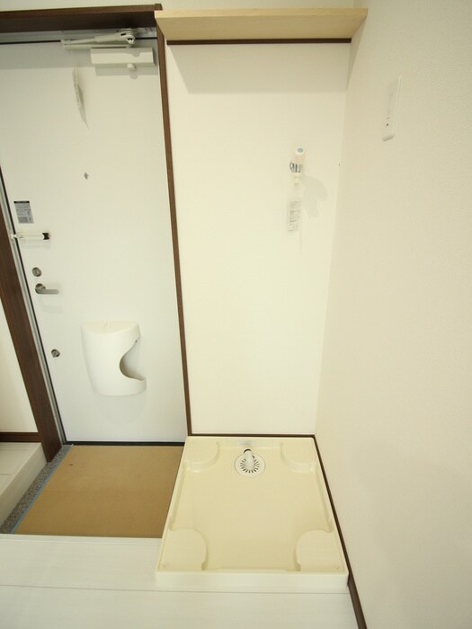 物件内観写真12　(洗濯機置場)