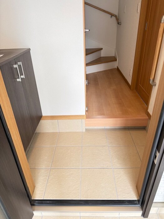 物件内観写真15　(玄関)