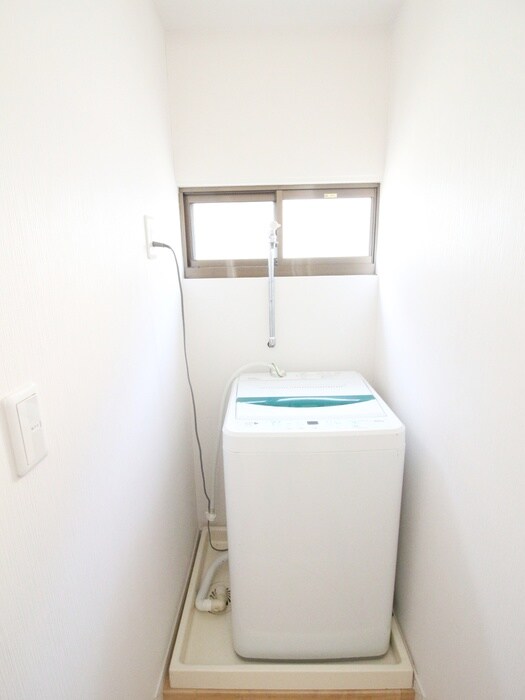 物件内観写真12　(洗濯機置場)