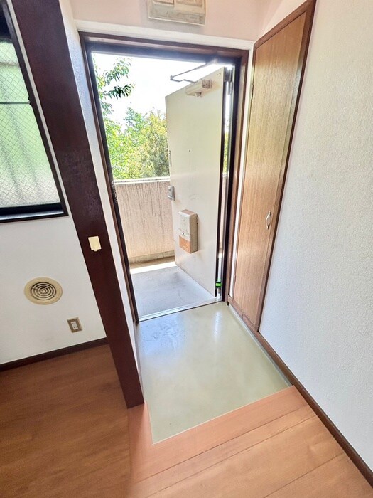 物件内観写真15　(玄関)
