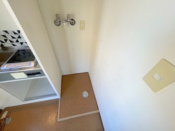 物件内観写真12　(洗濯機置場)