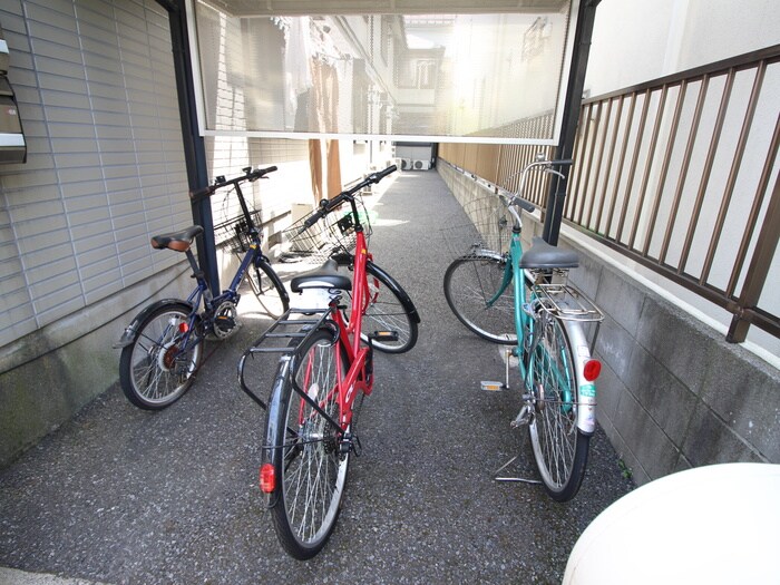 物件外観写真3　(駐輪場)