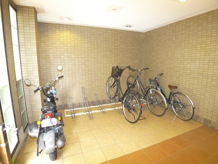 物件外観写真5　(駐輪場)