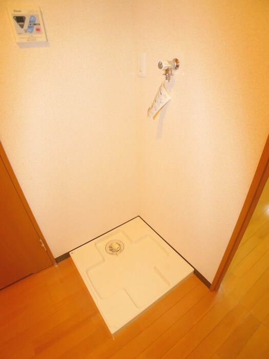 物件内観写真13　(洗濯機置場)