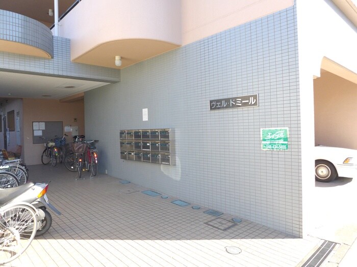 物件外観写真2　(エントランス部分)