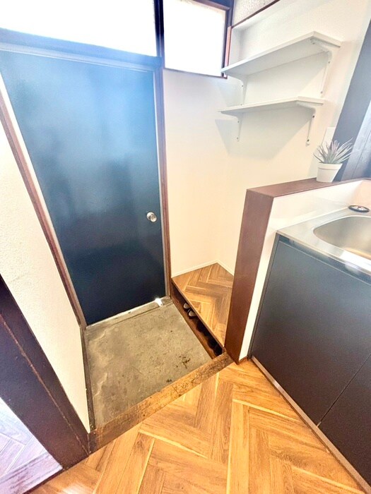 物件内観写真13　(玄関)