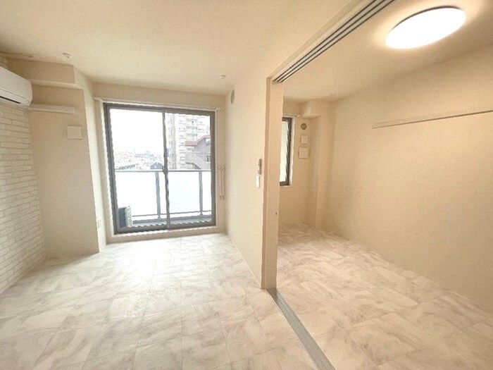 物件内観写真8　(室内からの展望)