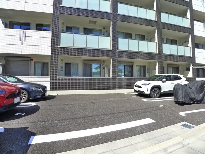 物件外観写真4　(駐車場)