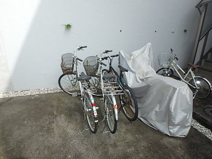 物件外観写真5　(駐輪場)