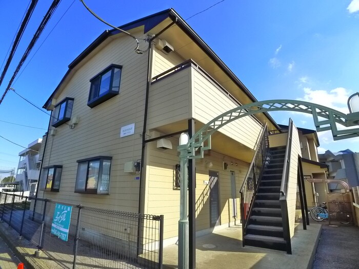 物件外観写真3　(エントランス部分)