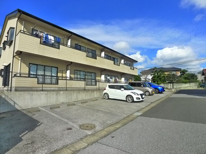 物件外観写真5　(駐車場)