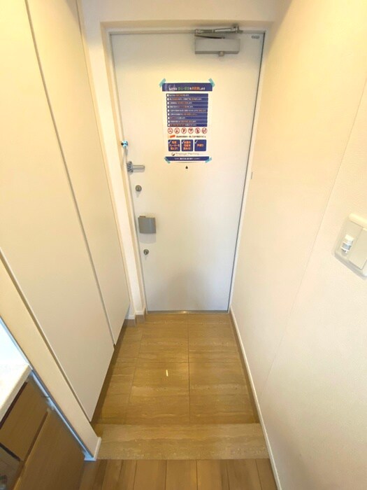 物件内観写真8　(玄関)