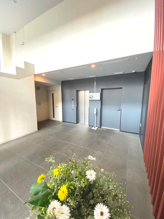 物件外観写真6　(エントランス部分)