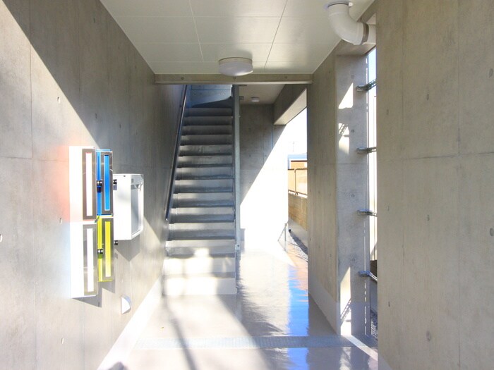 物件外観写真2　(エントランス部分)