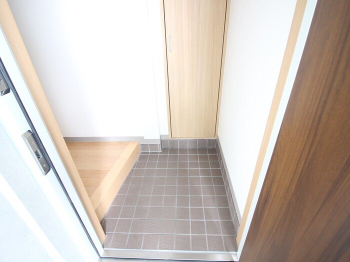物件内観写真6　(玄関)