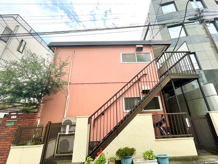 物件外観写真2　(エントランス部分)