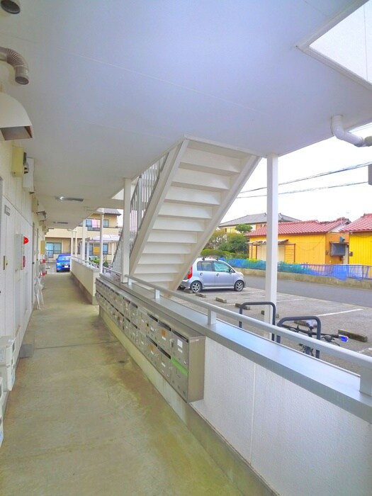 物件外観写真6　(エントランス部分)