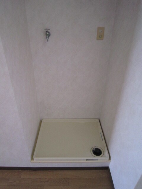 物件内観写真11　(洗濯機置場)